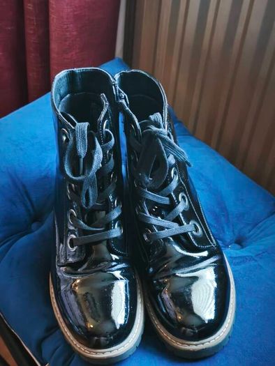 pavers black boots
