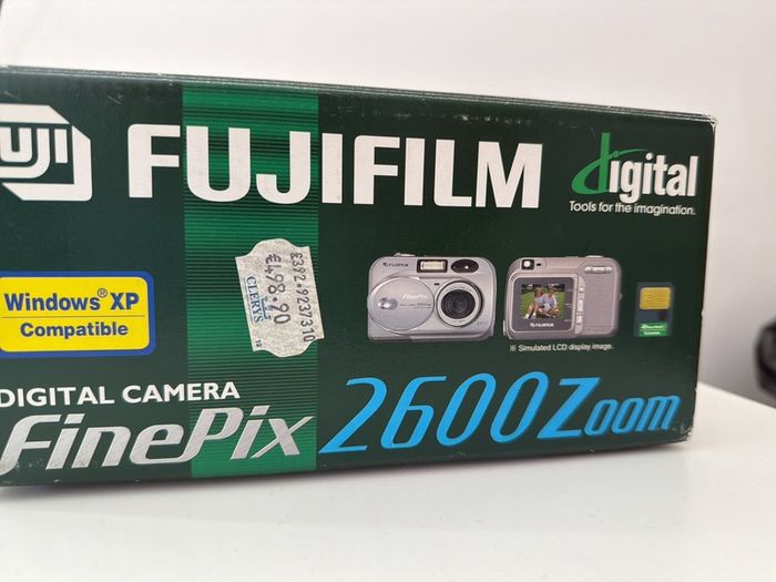 fujifilm finepix 2600 zoom digital camera