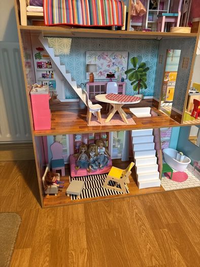 Kid craft doll house