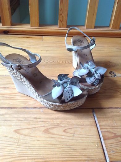 BN Size 37 (4) Wedge Sandals Brown / Turquoise