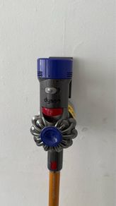 dyson v8