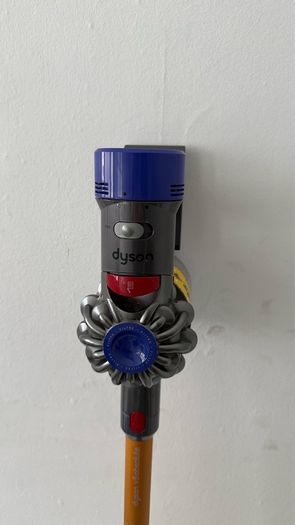 dyson v8