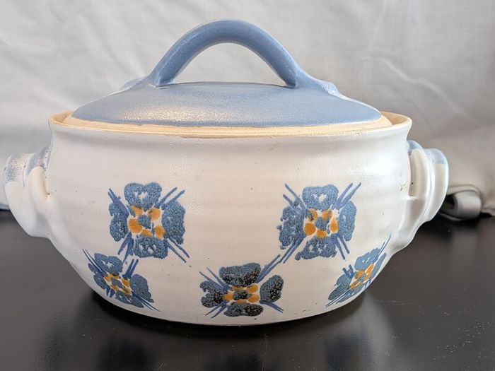 Suzanne May Pottery Casserole Dish Irish Studio Pottery Dublin Lidded