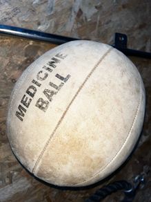5kg leather old school medicine ball
