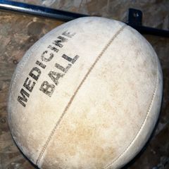 5kg leather old school medicine ball