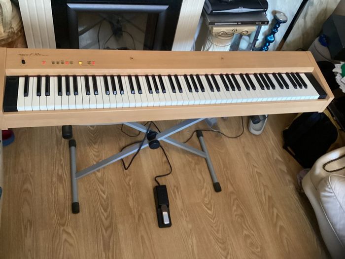 Roland F30e Digital piano and Roland DP - 10 Damper Foot Pedal in Excellent Condition.  (Barely used)