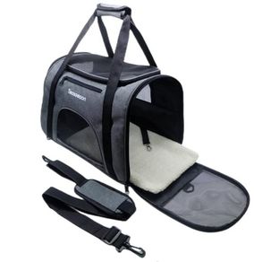 Tecageaon Soft Pet Carrier & Harness (Small) NEW
