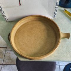 Wynne pottery Dublin 27cm. diemter baked dish or salad / pie dish signed