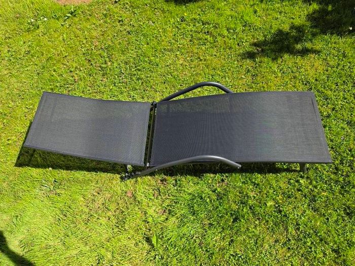 Sunbed with Waterproof Padding