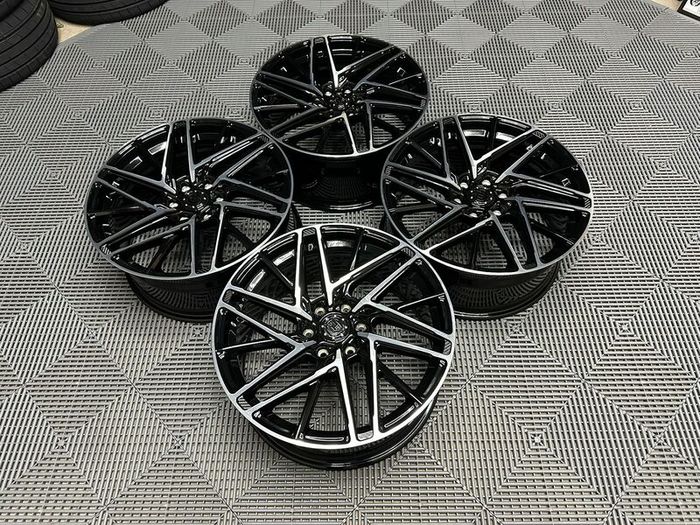 19" Motion R VS8 Alloy wheels Ford Transit Custom Van centre bore 74.5 6x120