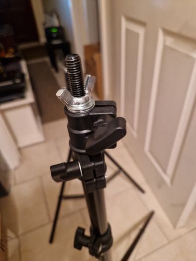 NEEWER, 2 Photography Tripods and feet and also 5ft circular Silver Light enhancer all in new condition and in lovely cases