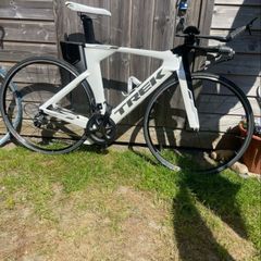 TREK speed concept triathlon bike. Ultegra gears 11 speed. Only used for racing 8-10 times otherwise indoors training