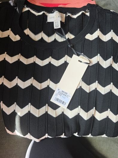 Love & Roses Black Short Sleeve Chevron Knitted Top