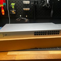 Ubiquiti UniFi 24-Port Gigabit Managed Switch (US-24) - Boxed