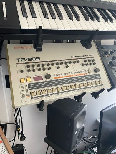 Roland TR-909