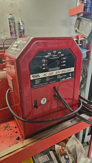 ARC welder 220 volt heavy duti Lincoln AC-225