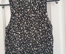 Stradivarius black floral crop top. Size S