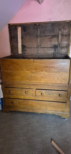 Antique storage unit