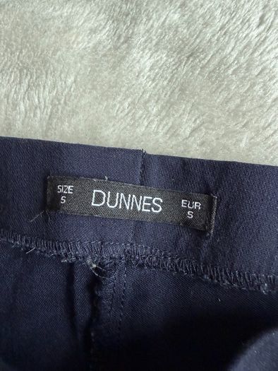Navy cropped trousers