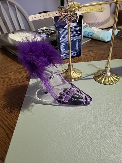 Jewellery stands 10e each