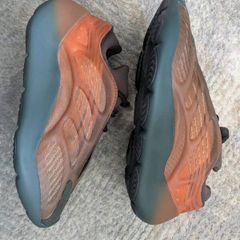 Adidas Yeezy 700 V3 "Copper Fade"