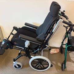Tilt in space wheelchair