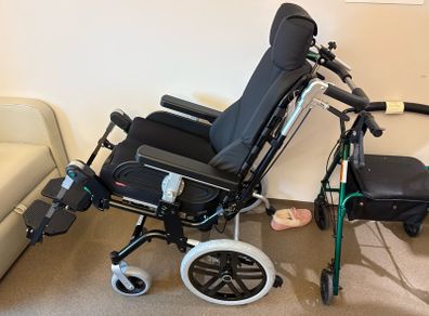 Tilt in space wheelchair