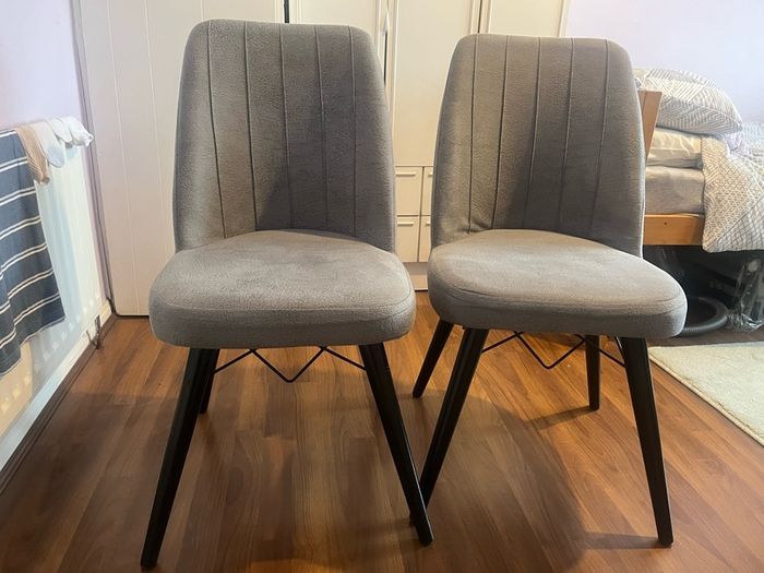 Extendable Table & 6 Chairs