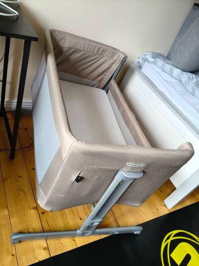 Graco Next to me Bedside Crib