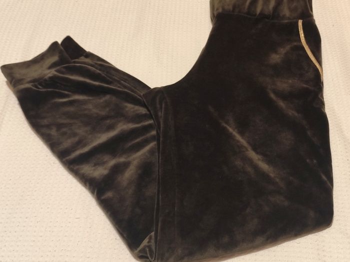 Women's Velour Joggers. Size M