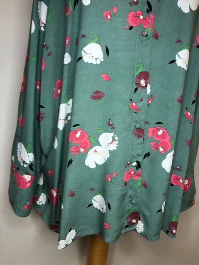 JD Williams green floral blouse (size 28)