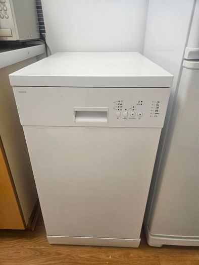 Slimline dishwasher