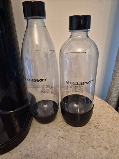Sodastream and 2 bottles