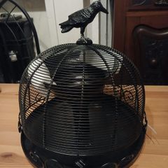 Spooky cake stand with crow top