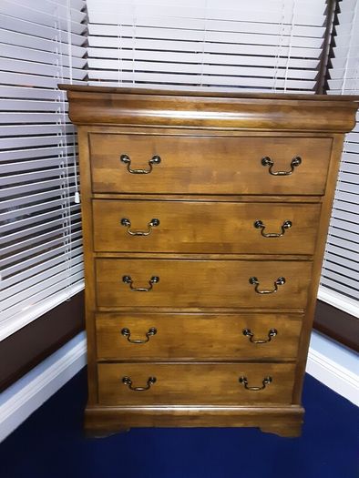 Bedroom 5 drawer chest of drawers immaculate