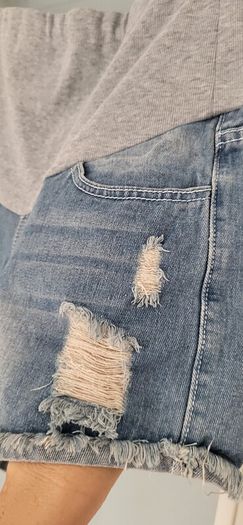 UNSIGNED Distressed denim maternity shorts Sz M (Fit 12UK)