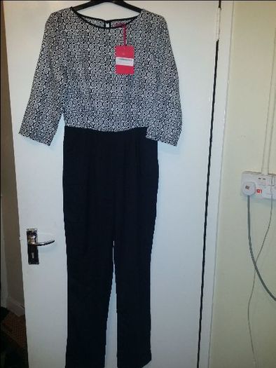 BNWT Boohoo 3/4 sleeve open back Jumpsuit size UK12 EUR40