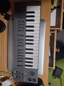 yamaha CS01 monophonic synth