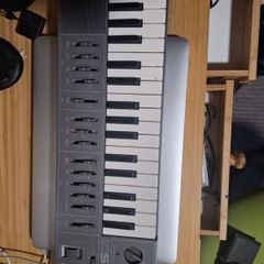 yamaha CS01 monophonic synth