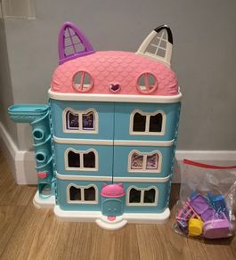 Gabby doll house