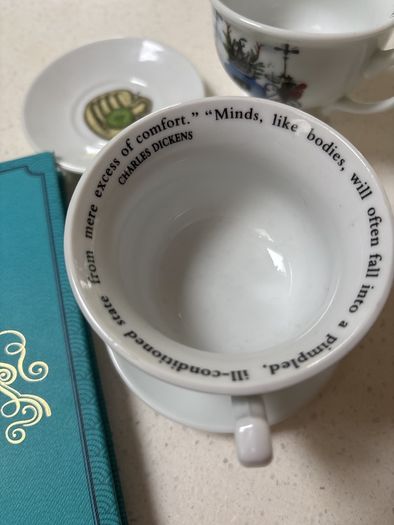 The Bartenders Guide to Gin - Modern Day Cocktails and 2 Free Hendricks Gin Cups and Saucers