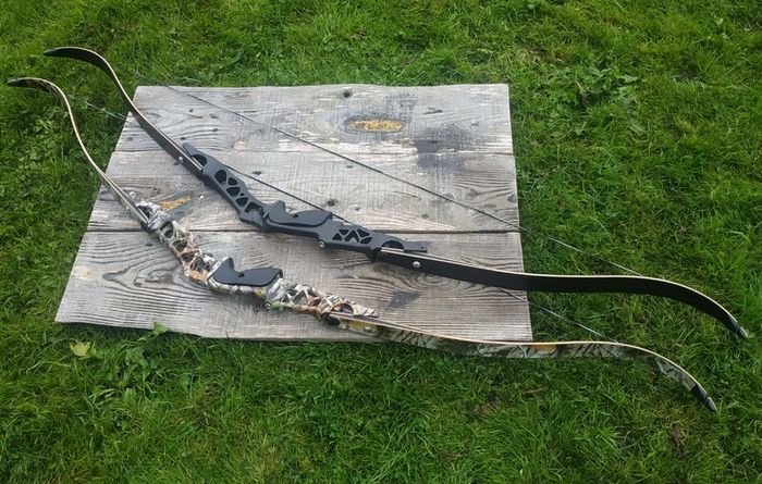 Archery Bow, 64" Recurve, ILF Limbs (30, 40, 50 lbs), +3x carbon arrows