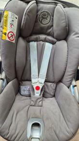 Cybex Cloud Platinum Cloud Z I-Size car seat and base