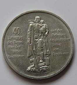 Liberation from Fascism DDR 10 Mark 1985 East Germany