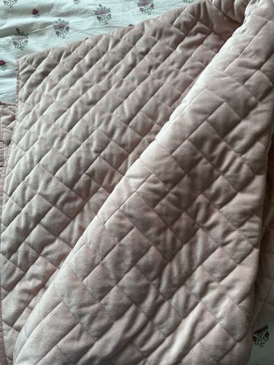 2 pink throws