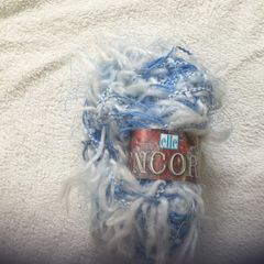 Elle encore yarn blue white
