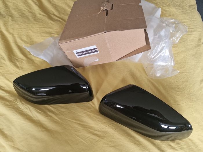Black Wing Mirror Covers for land rover discovery 4 part number RRM175-AM-Blk