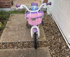 Girls bike with stabilisers