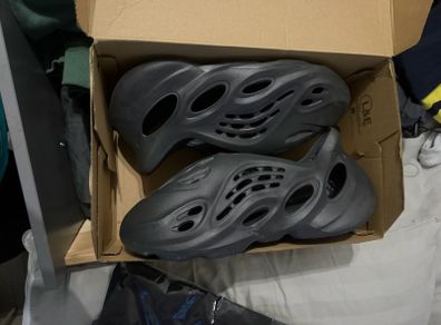 yeezy foam shoes