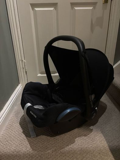 Maxi Cosi Cabriofix seat and isofix base